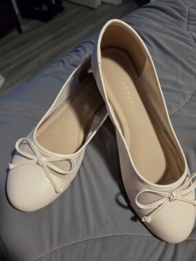 Journee Collection Cream Ballet Flats with Bow Accent
